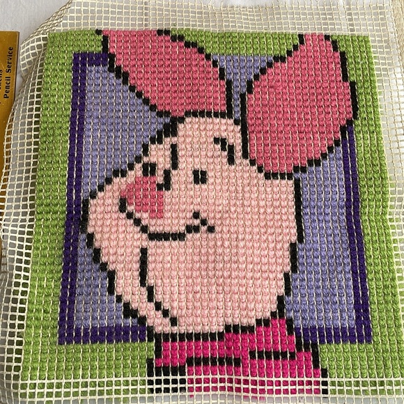 Piglet, unfinished latch hook project, 15.5" x 16" - Picture 9 of 9